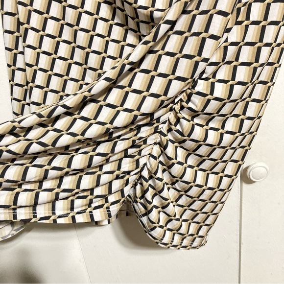 LANE BRYANT Window Pane Geometric Design sleeveless blouse - Picture 8 of 11